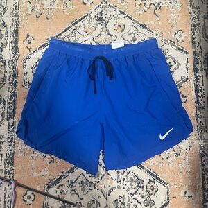 NWOT Nike Stride Shorts 5”